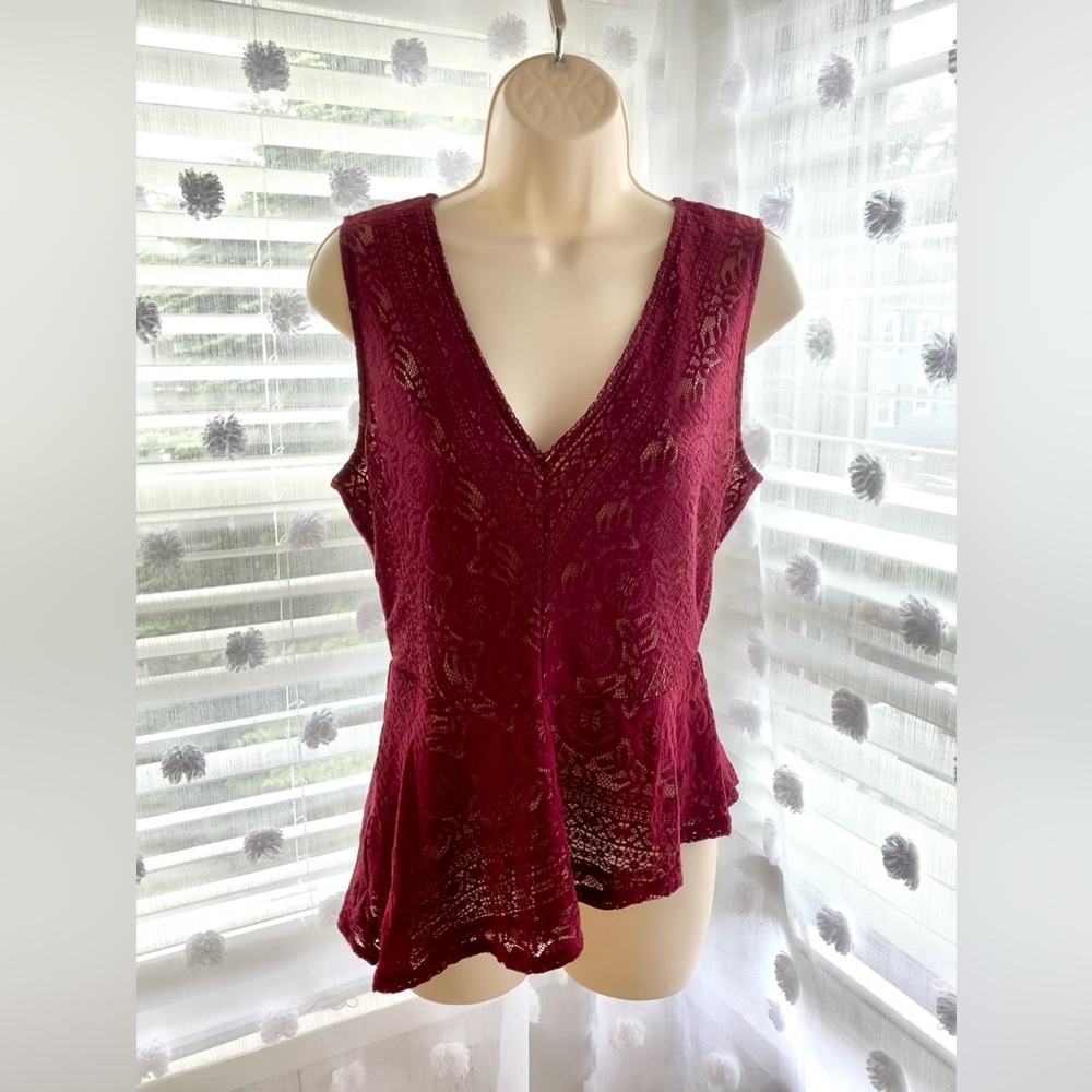 BCBGMaxAzria Maroon Lace Peplum Sleeveless Blouse